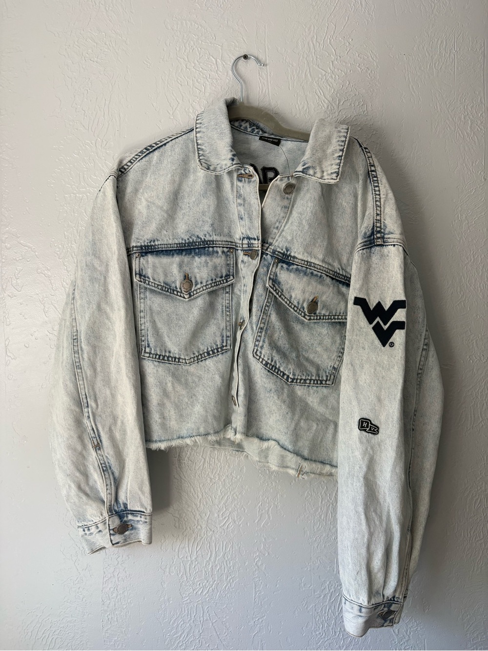 Hype & Vice West Virginia WVU Cropped Denim Jean Jacket XL NWT Damaged New Game - Picture 2 of 8